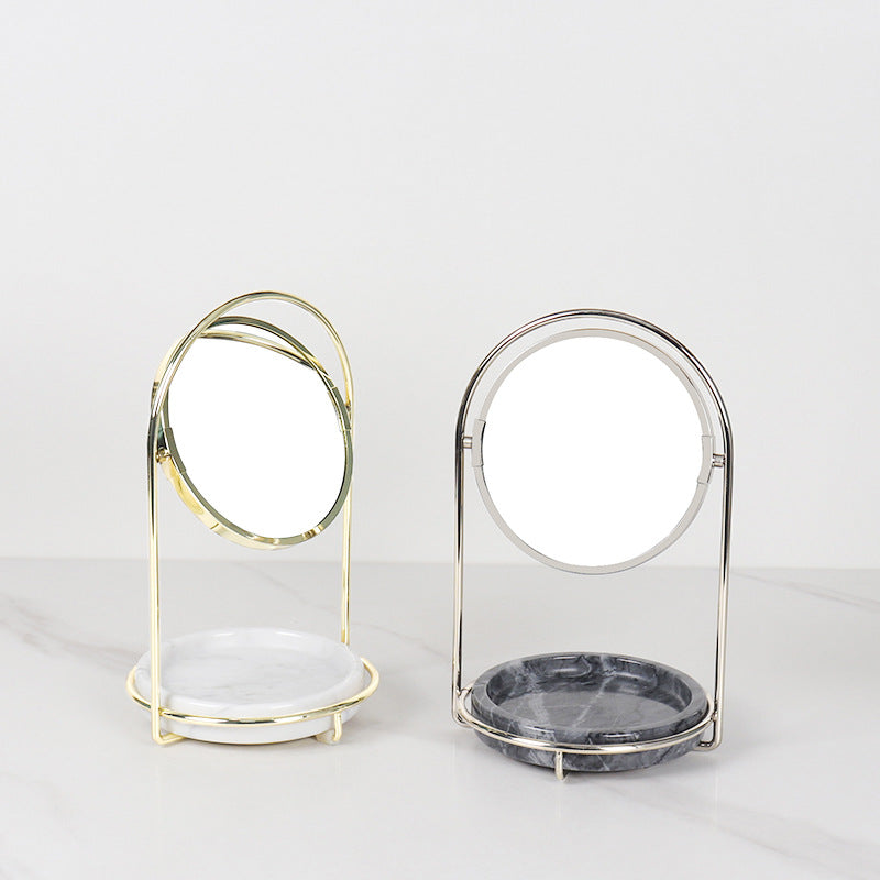 Elegante marmeren make-upspiegel met dienblad – metalen afwerking in twee tinten