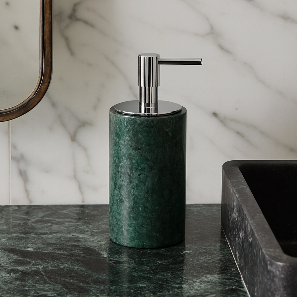 Luxe marmeren lotionfles – massief steen met metalen pomp