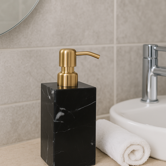 Luxe marmeren zeepdispenser – 1kg massief steen met metalen pomp
