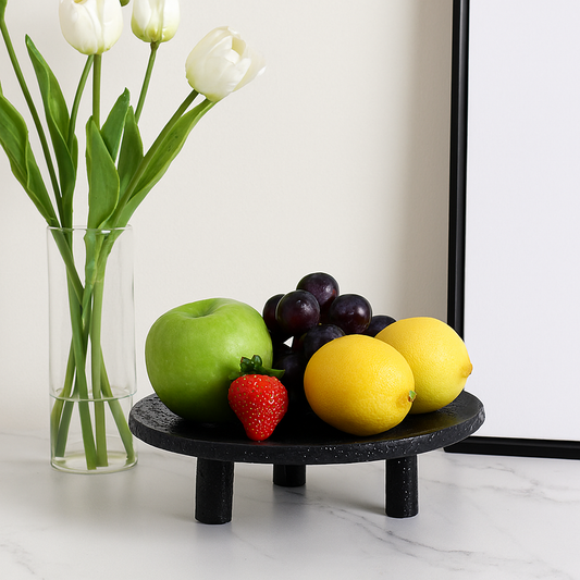 Noir Elevé Travertin Fruittray – Gesculpteerde voetstuk in zwart travertinsteen