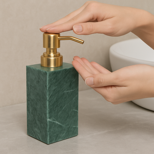Luxe marmeren zeepdispenser – 1kg massief steen met metalen pomp
