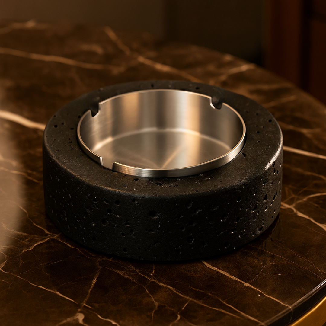 Volcanische Luxe Ronde Marmeren Asbak – Massieve Steen met Geborsteld Stalen Inzet (1.4kg)