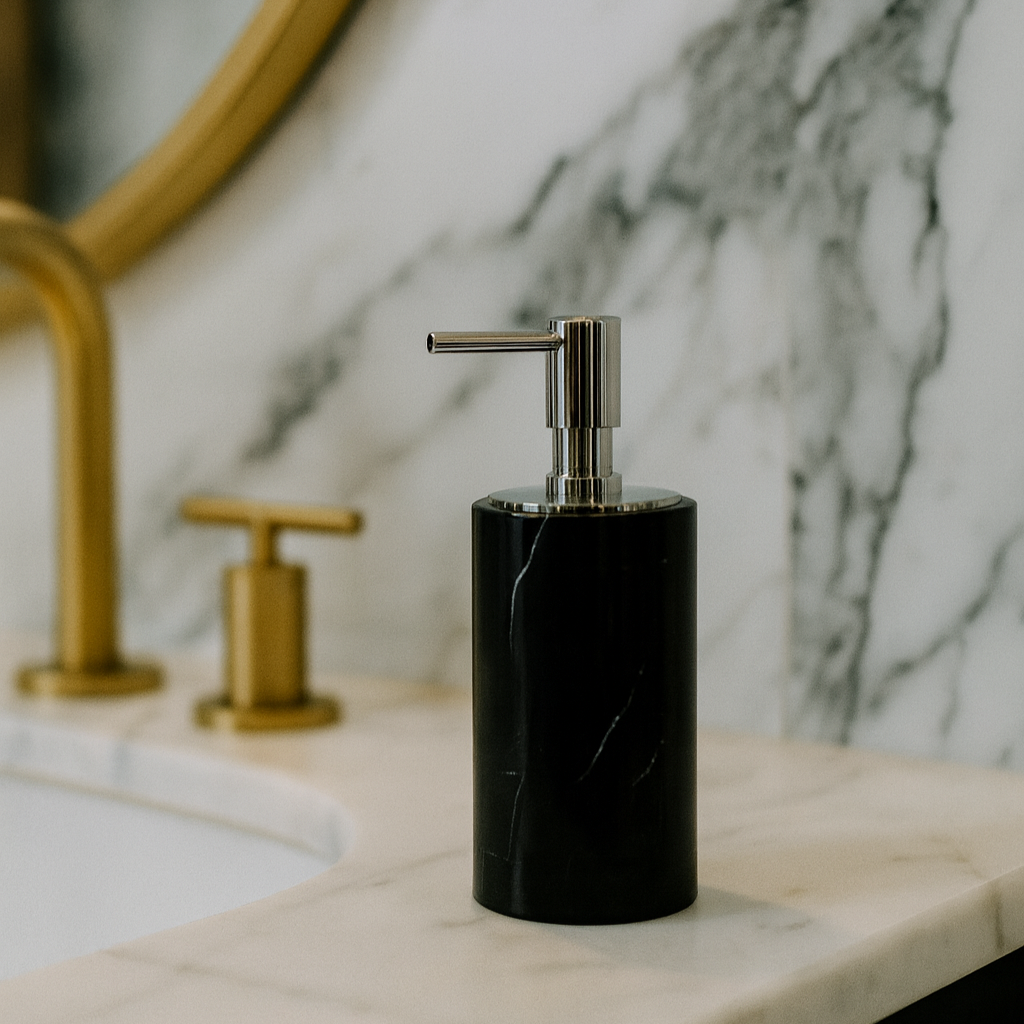 Luxe marmeren lotionfles – massief steen met metalen pomp