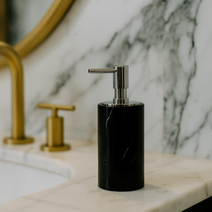Luxe marmeren lotionfles – massief steen met metalen pomp