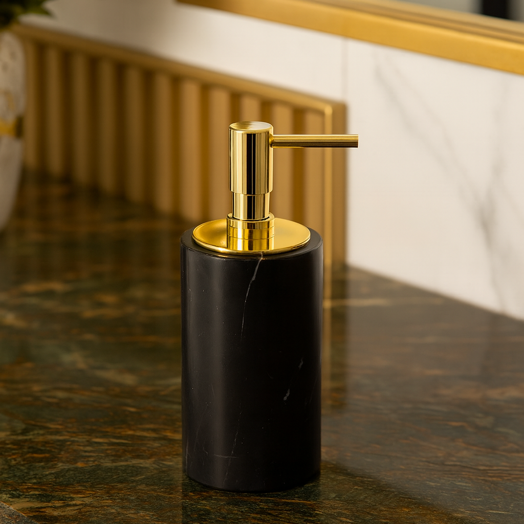 Luxe marmeren lotionfles – massief steen met metalen pomp