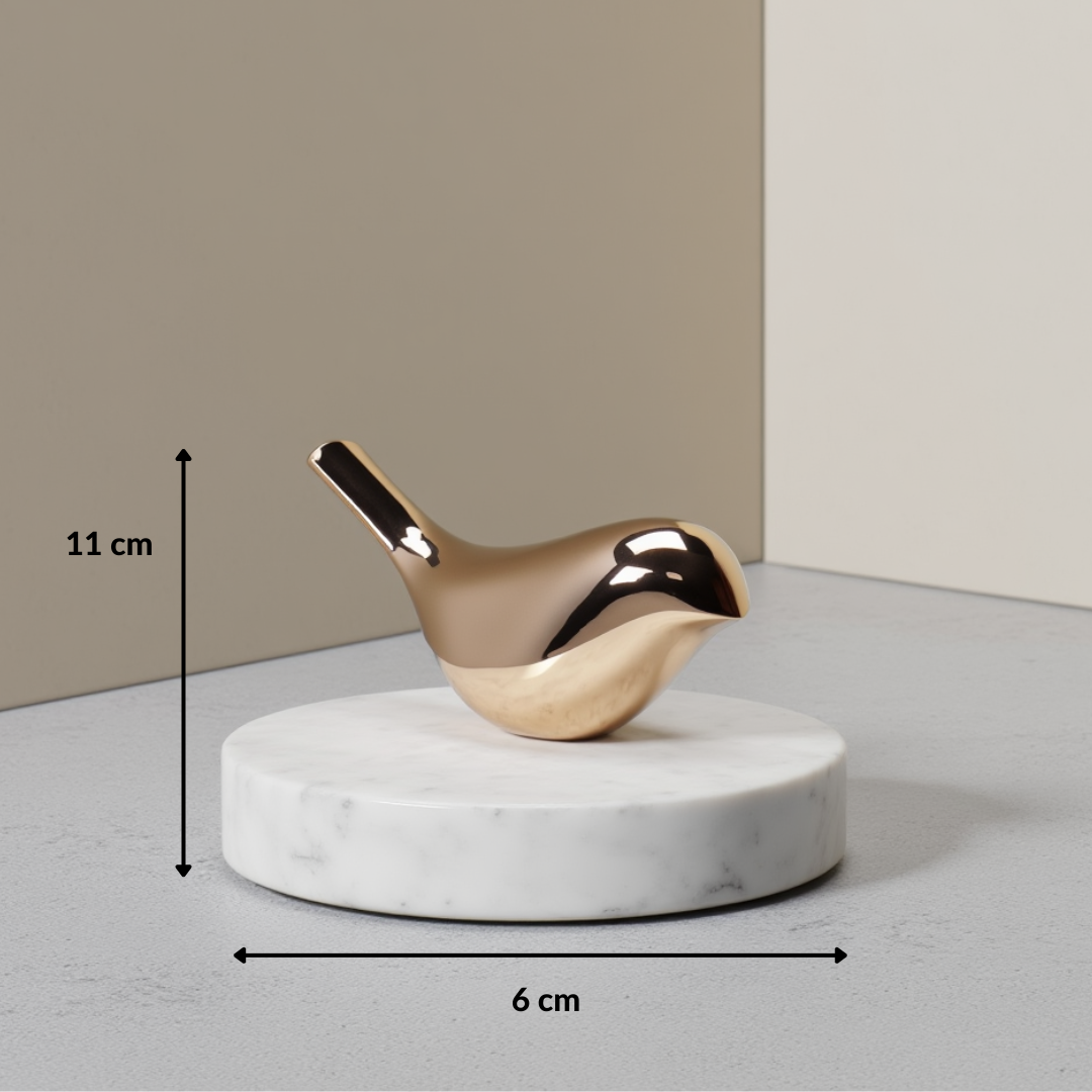 Sereno marmeren vogelornament met massief stenen voet
