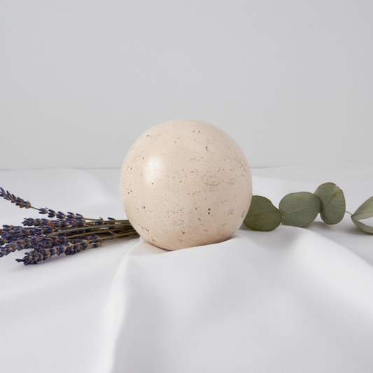 Tijdloze Marmeren Bol – Massieve Steen Decoratieve Sfeer