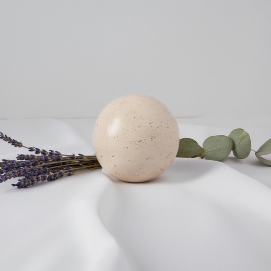 Tijdloze Marmeren Bol – Massieve Steen Decoratieve Sfeer