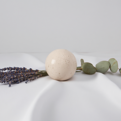 Tijdloze Marmeren Bol – Massieve Steen Decoratieve Sfeer